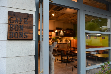 写真：大阪府和泉市 CAFE BONBONS 店舗什器一式