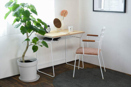 写真：お好きな使い方で。新商品「ミニデスク」のご紹介