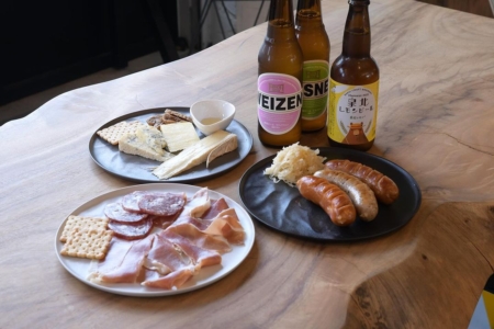 写真：カフェで大阪産クラフトビールやおつまみ、もうすぐSTART！