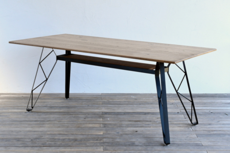 写真：DINING TABLE – truss reg / OAK