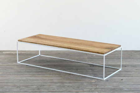 写真：TETRAGON TABLE