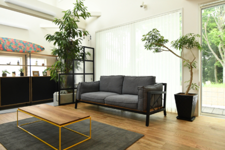 写真：TETRAGON TABLE