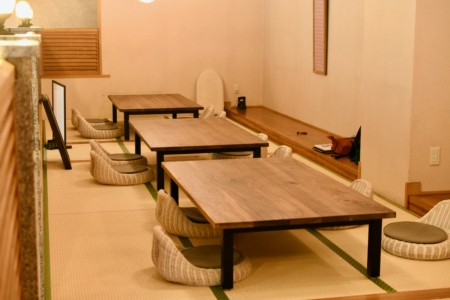 写真：福井県越前市　しぶき温泉『湯楽里（ゆらり）』様　施設向けテーブル