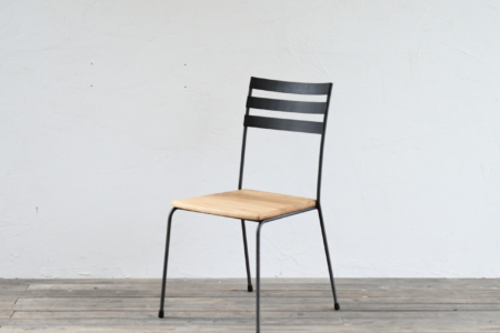 写真：STEEL CHAIR – Wood Seat