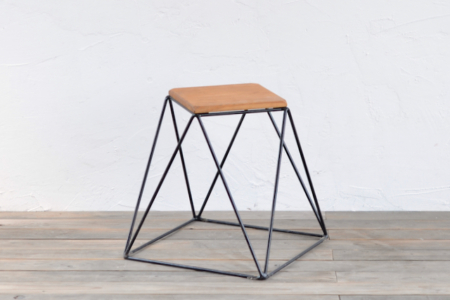 写真：PYRAMID STOOL