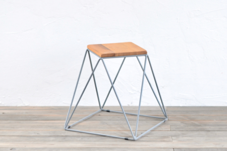 写真：PYRAMID STOOL