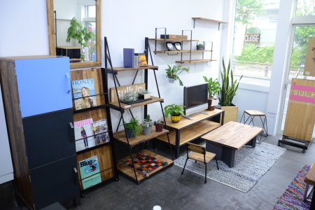 写真：アイアン家具の新商品やDIYツール、どんどん出来上がってます！