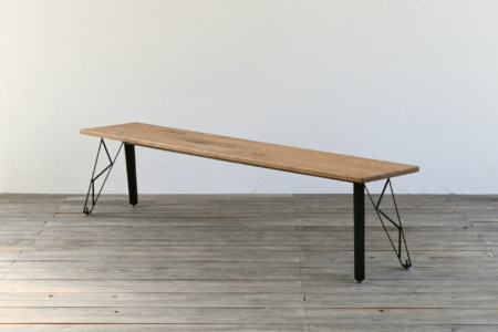 写真：SULKBENCH – truss reg / OAK