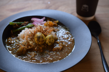 写真：ランチに定番メニューとしてカレー＆ローストビーフ丼登場