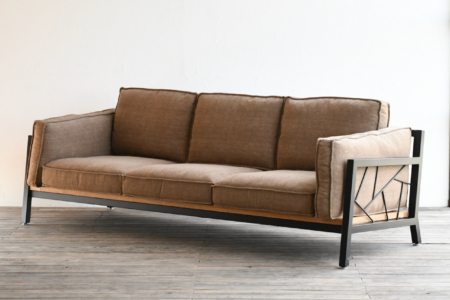 写真：SULKSOFA – spider web # 1（ fabric seat / 3seater ）