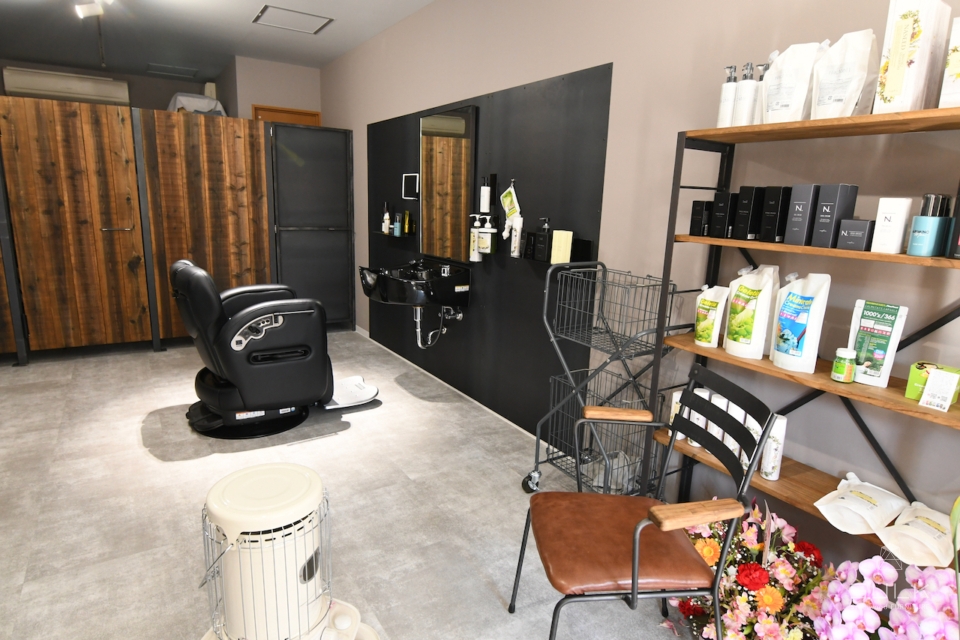 写真:大阪府堺市 BARBERSHOPLiFeHAIR様向け 店舗什器