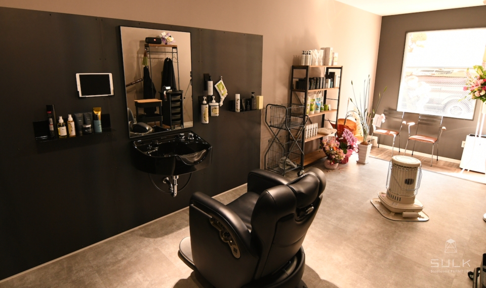 写真:大阪府堺市 BARBERSHOPLiFeHAIR様向け 店舗什器