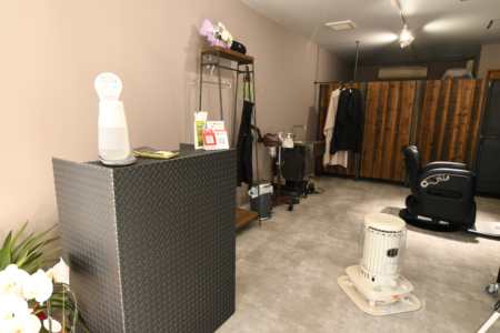 写真:大阪府堺市 BARBERSHOPLiFeHAIR様向け 店舗什器