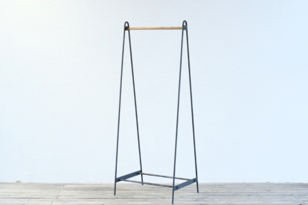 写真：STEELWOOD HANGER RACK