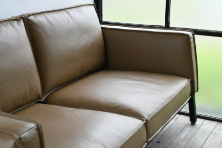 写真：SULKSOFA – spider web # 1（ Leather seat / 3seater ）