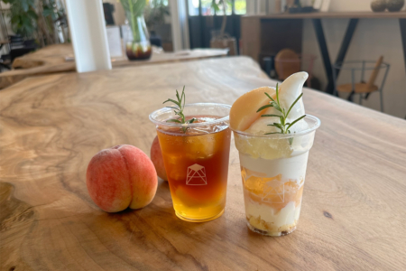写真：カフェに期間限定ピーチコーヒーソーダ＆ミニパフェ再登場
