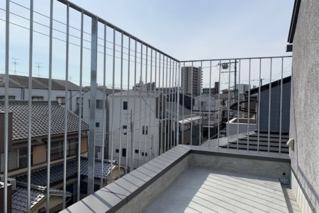 写真：大阪府大阪市　HUS DESIGN株式会社様 設計・施工　N様邸ベランダ柵