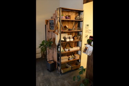 写真：大阪府和泉市 CAFE BONBONS 店舗什器一式