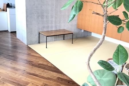 写真：Round bar table – ウレタンコーティング仕様