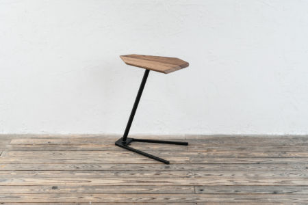 写真：RAGGED SIDE TABLE
