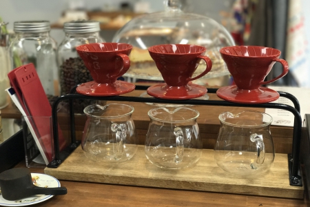写真：大阪市鶴見区 雑貨カフェ Chabrick様 Round bar chair他